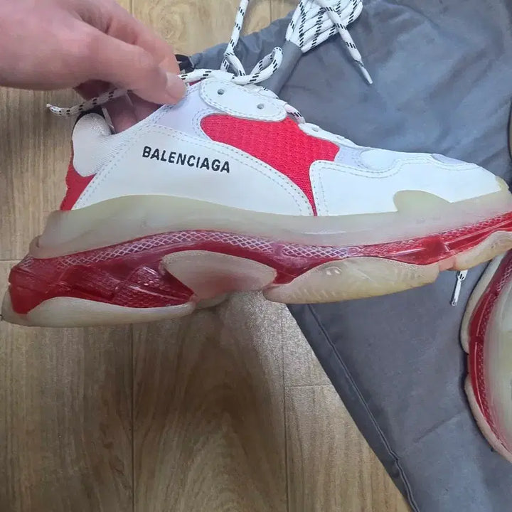 [BUNJANG] Balenciaga Triple S White/Red Sneakers / 발렌시아가 트리플S 화이트/레드 42사이즈