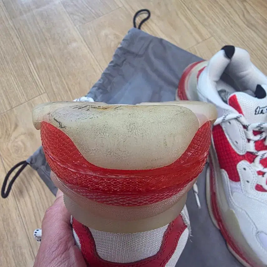 [BUNJANG] Balenciaga Triple S White/Red Sneakers / 발렌시아가 트리플S 화이트/레드 42사이즈