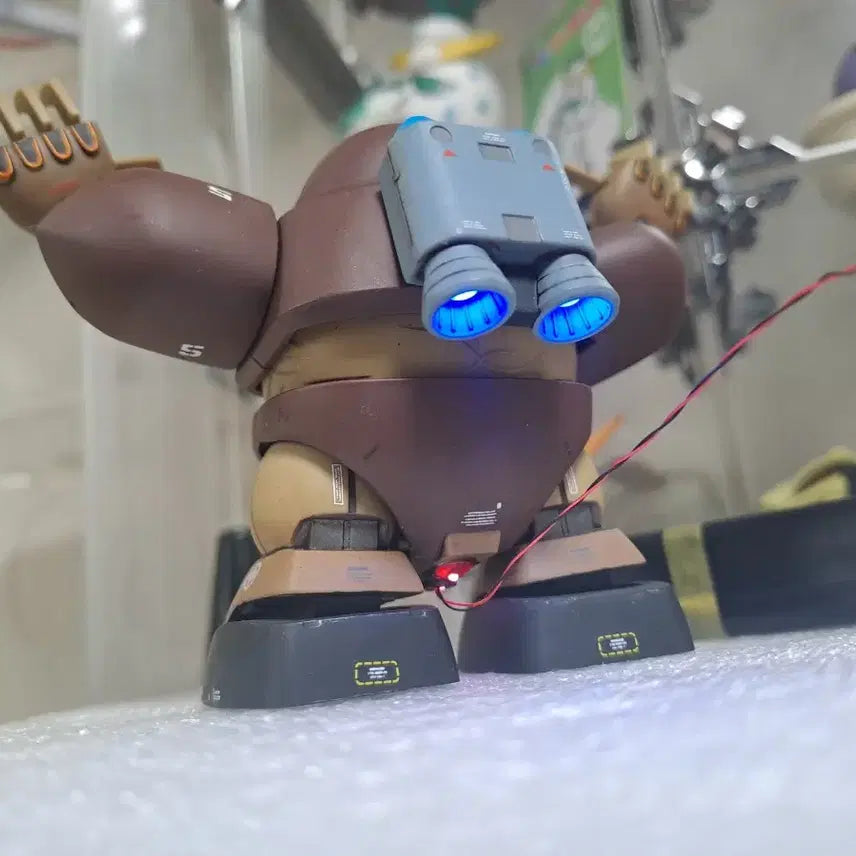 [BUNJANG] Bandai SD Gundam Gogg Full-Painted Model Kit / 반다이 프라모델 SD건담 고그 풀도색,LED 팝니다