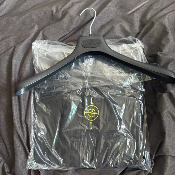 [BUNJANG] Stone Island Nylon Metal Econyl Bomber Jacket M / 스톤 아일랜드 나일론 메탈 에코닐 봄버 자켓 M