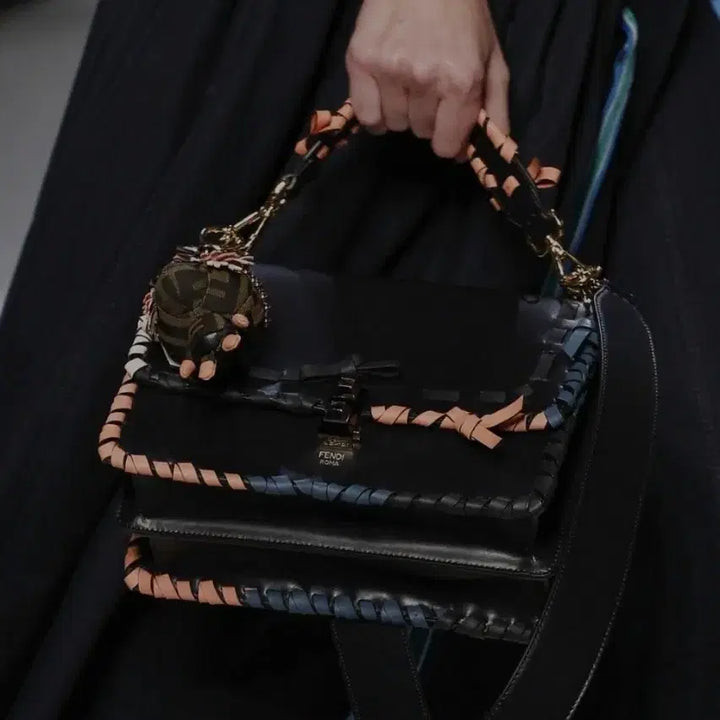 [BUNJANG] Fendi Kan I Shoulder Bag / 펜디 칸아이 숄더백 정품
