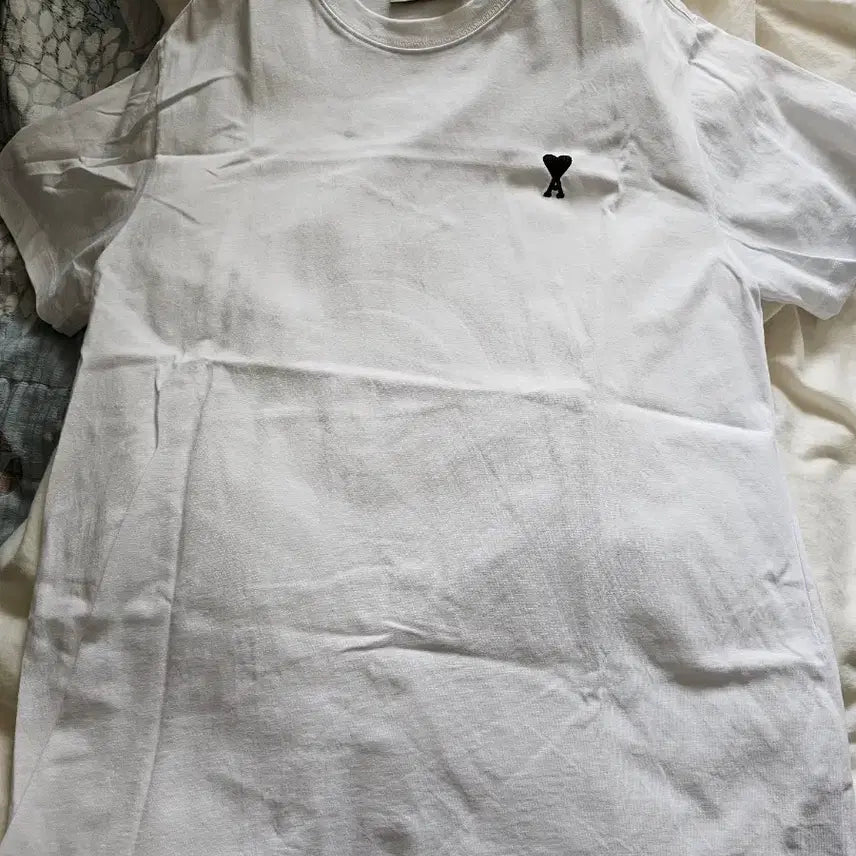 [BUNJANG] AMI Small Heart Short Sleeve T-Shirt / 아미 스몰 하트 반팔 티셔츠
