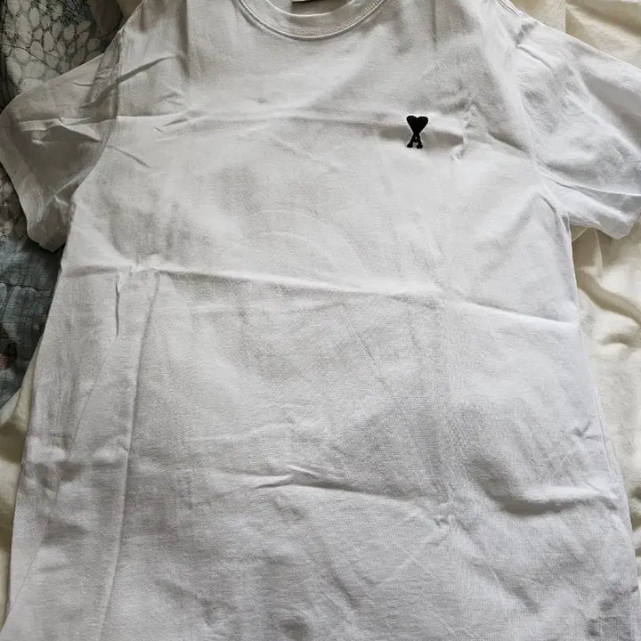 [BUNJANG] AMI Small Heart Short Sleeve T-Shirt / 아미 스몰 하트 반팔 티셔츠