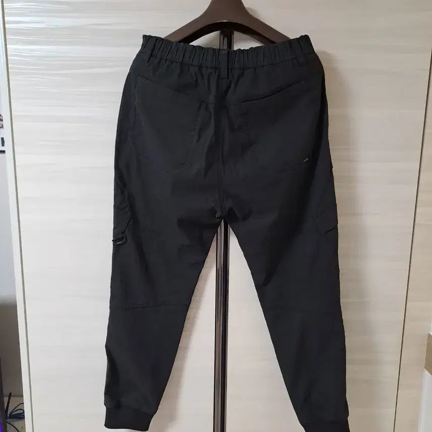 [SOLD OUT] 내셔널지오그래픽 블랙 카고 조거팬츠