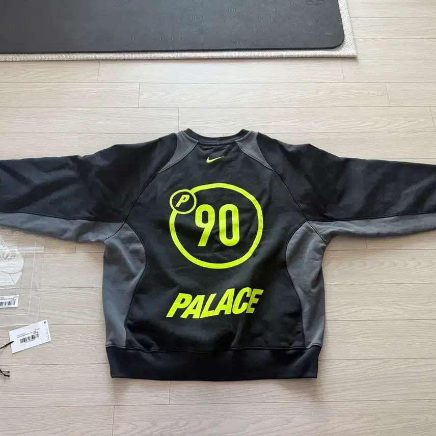 [SOLD OUT] 팔라스 x 나이키 토탈 P90 크루 블랙
