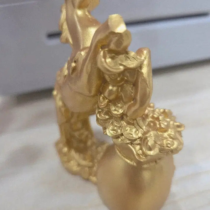 [BUNJANG] Golden Horse Statue with Fortune Bag / 황금 말 조각상 재물 복 조형물