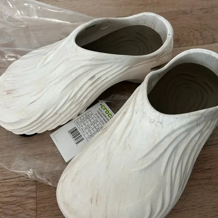 [SOLD OUT] 크록스 에코 웨이브 마블 슬리퍼 250mm