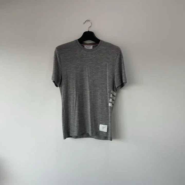 [BUNJANG] Thom Browne Striped Armband Wool Knit Short Sleeve T-Shirt Grey / [2]톰브라운 사선완장 울 니트 반팔 그레이