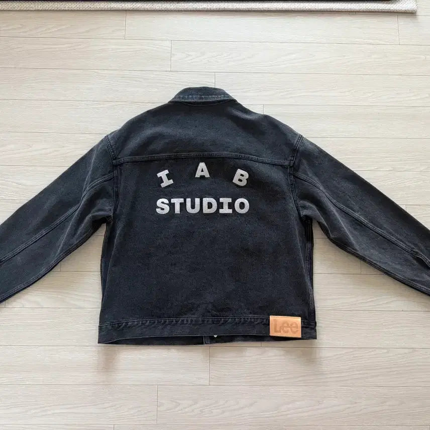 [SOLD OUT] 아이앱 스튜디오 x 리 데님 자켓 블랙