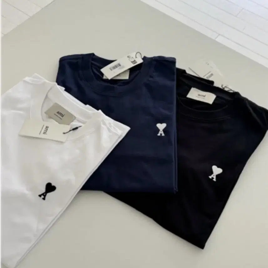 [BUNJANG] BTS (Monochrome) Short-Sleeve T-shirt / QR인증)아미 모노 스몰 하트 반팔티 블랙/화이트/네이비 미개봉 새상품