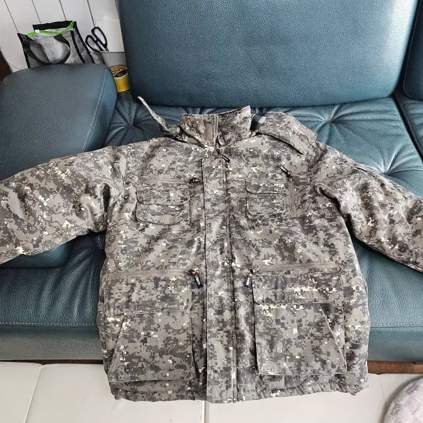 [BUNJANG] LA Digital Pattern Winter Coat / la 디지털무늬 방한복