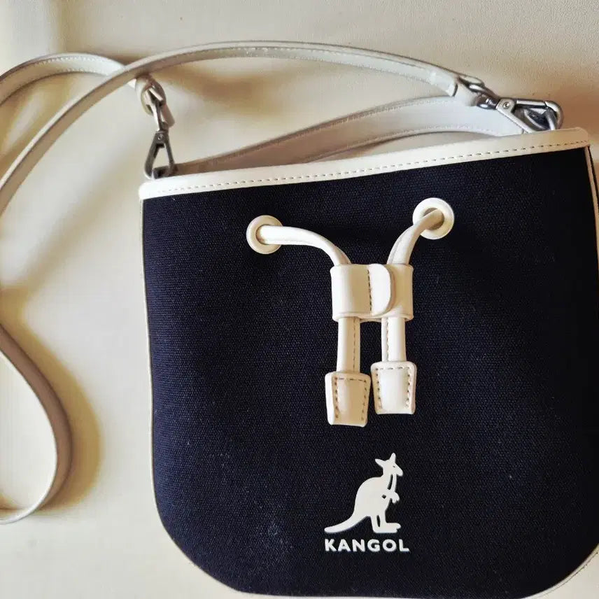 [BUNJANG] Kangol Bucket Cross Bag / (최종가)캉골 버킷백 / 크로스백