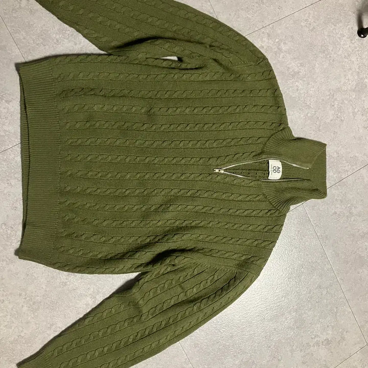 [SOLD OUT] AGOD 꽈배기 니트 M 올리브 그린