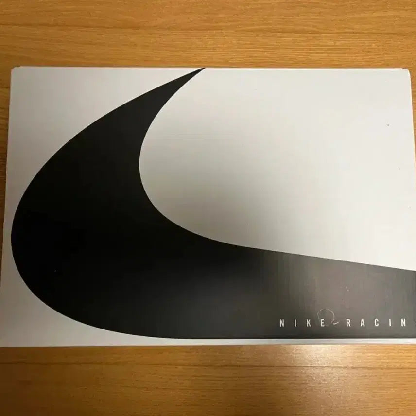 [SOLD OUT] 나이키 베이퍼플라이 4 280 팝니다
