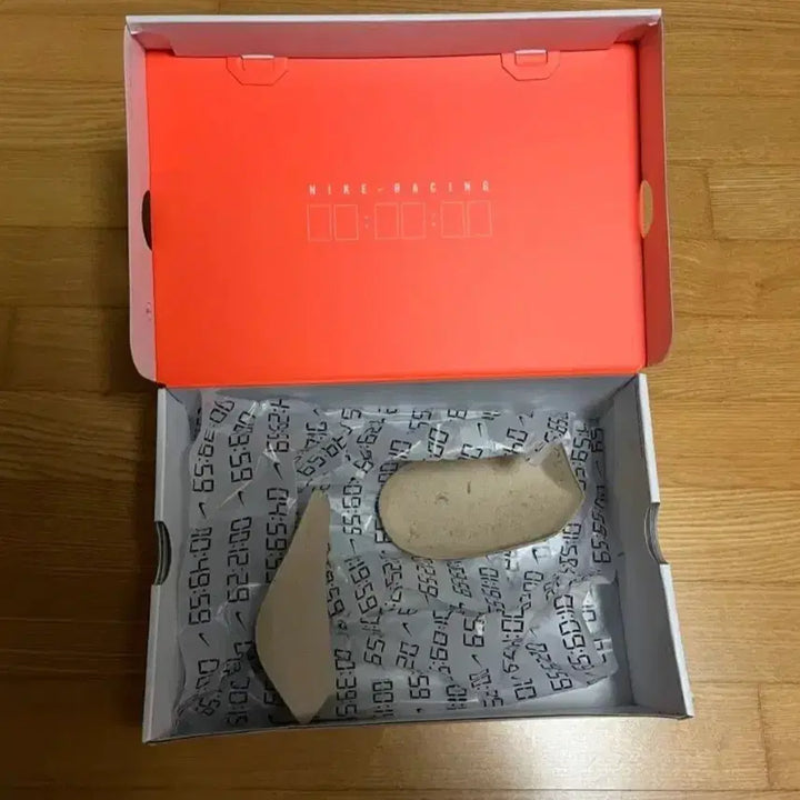 [SOLD OUT] 나이키 베이퍼플라이 4 280 팝니다
