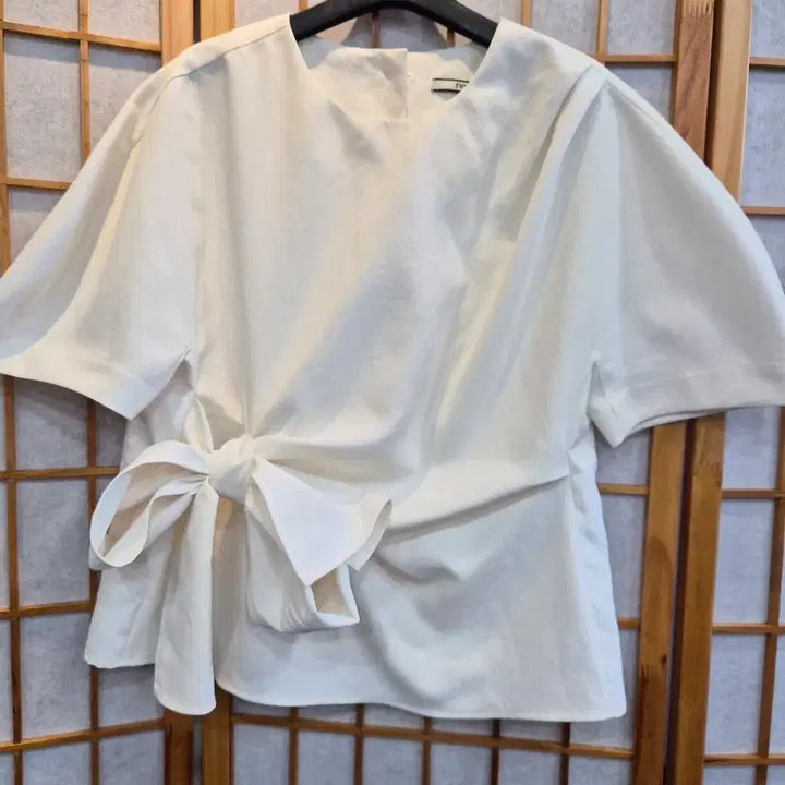 [BUNJANG] THYREN Ribbon Tie Blouse / THYREN 리본 매듭 블라우스 55