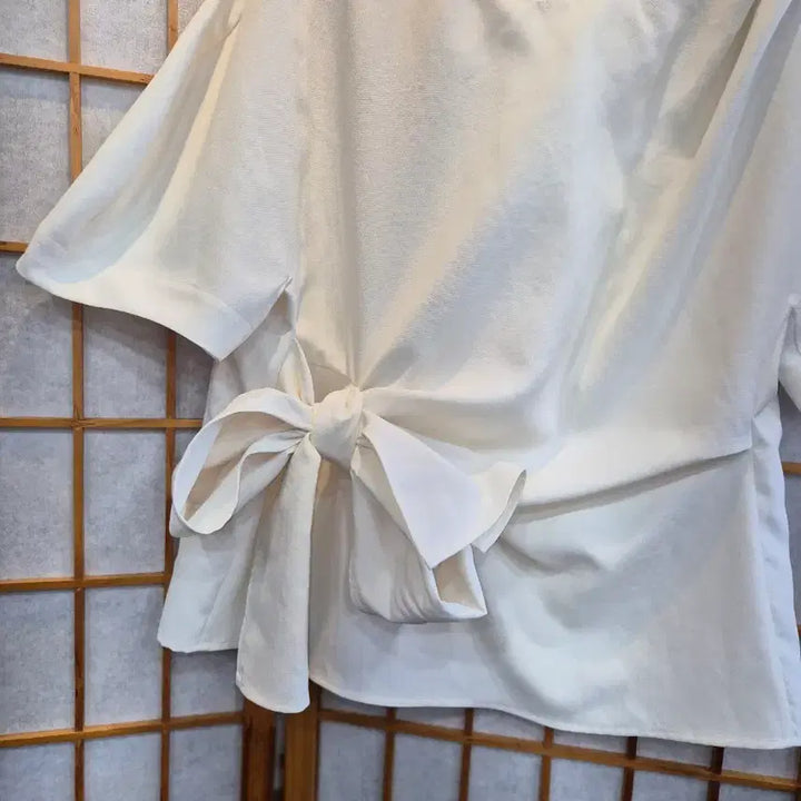 [BUNJANG] THYREN Ribbon Tie Blouse / THYREN 리본 매듭 블라우스 55