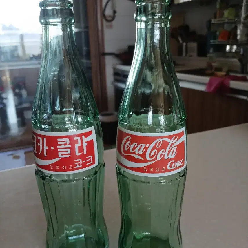 [BUNJANG] Vintage Coca-Cola Bottles (Set of 2) / 옛날콜카콜라병.
