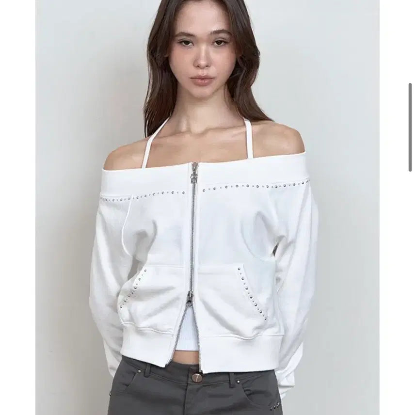 [BUNJANG] QUTY Studded Off-Shoulder Zip-Up White Top / 큐리티 STUDDED OFF-SHOULDER ZIP- UP_White