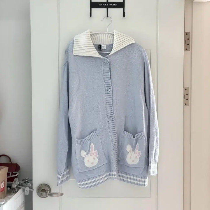 [BUNJANG] H&amp;M Rabbit Embroidered Blue Cardigan / H&amp;M 토끼 자수 블루 가디건