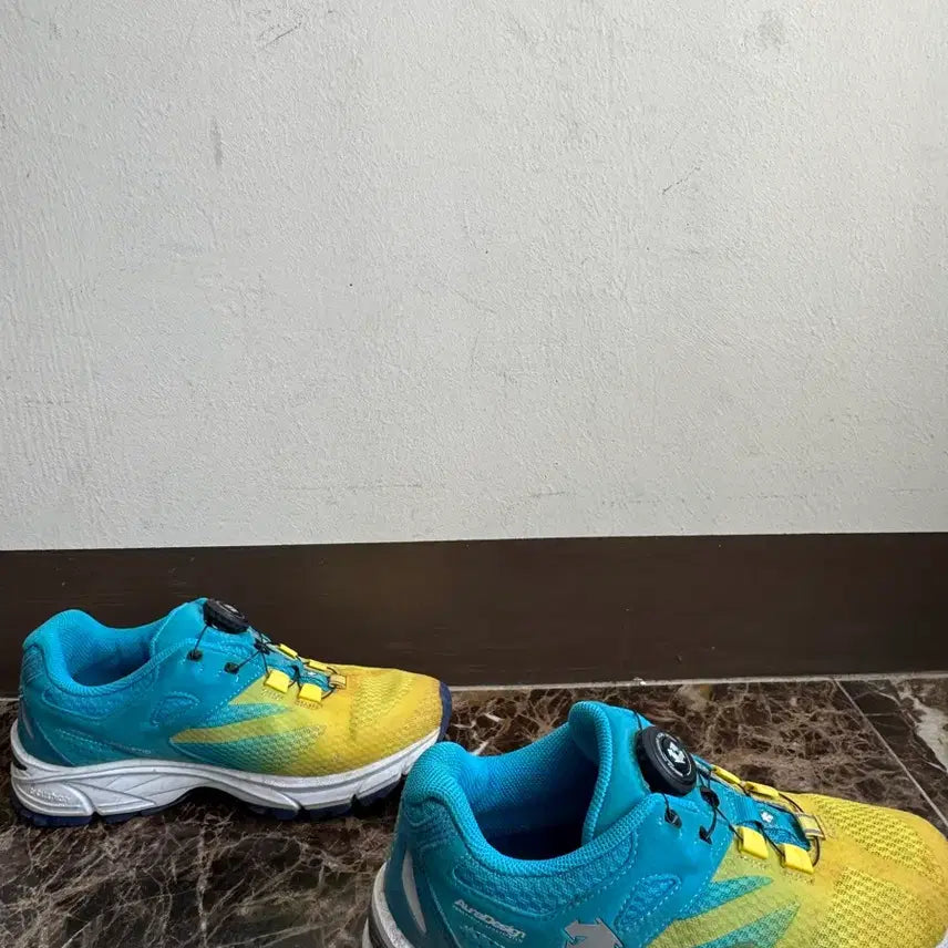 [BUNJANG] Descente System Hiking Shoes (Yellow/Blue) - Size 230 / 데상트 시스템 운동화 230 (옐로우/블루)