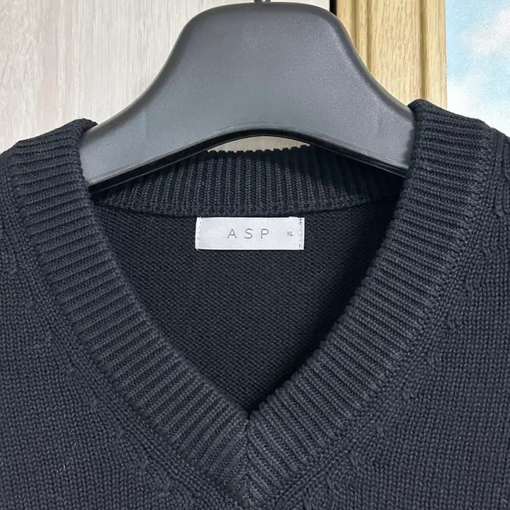 [SOLD OUT] (XL) 애습 코튼 브이넥 니트 블랙