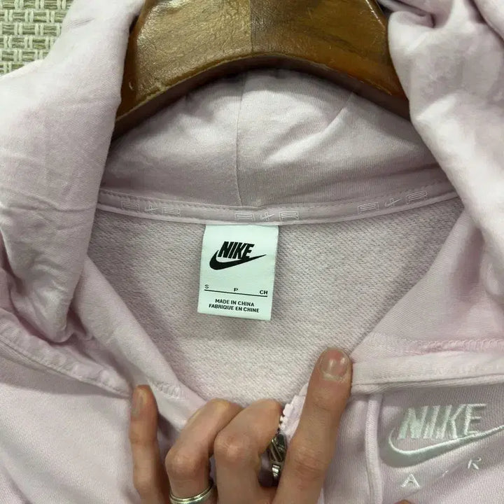[BUNJANG] Nike Air Embroidered Logo Cropped Hoodie Zip-Up Size S / 나이키 에어 자수로고 크롭 후드집업 S A09216