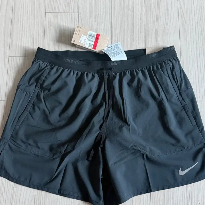 [SOLD OUT] 나이키 드라이핏 스트라이드 5인치 러닝 쇼츠 L
