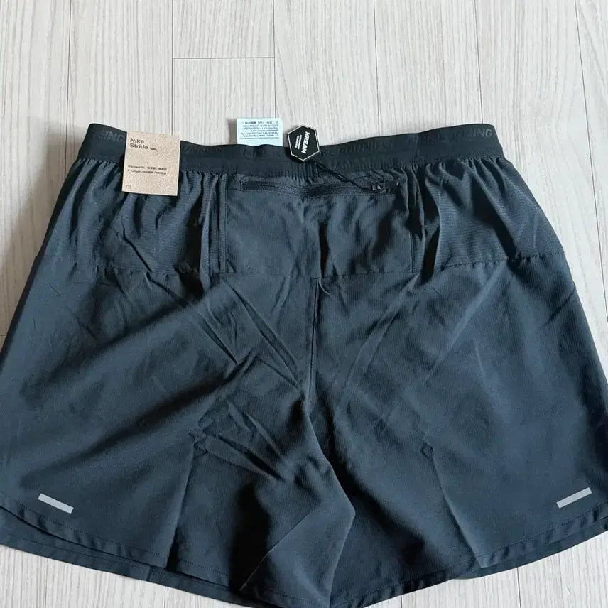 [SOLD OUT] 나이키 드라이핏 스트라이드 5인치 러닝 쇼츠 L