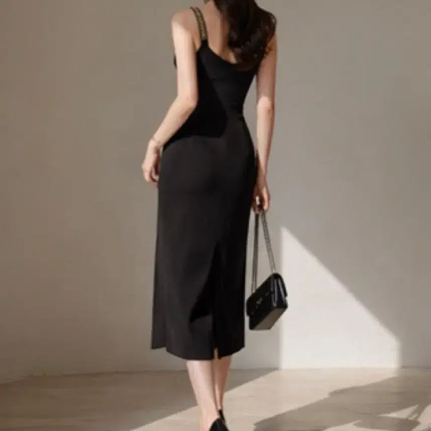 [BUNJANG] Elegant Midi Dress with Gold Chain Detail / [새상품] 고급 섹시 미디 원피스 어깨 금찌 포인트 몸매보정 최고!