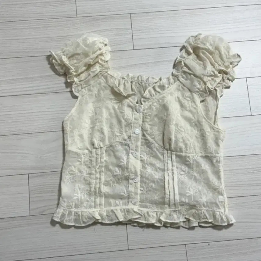 [BUNJANG] Ivory Lace Tank Top Blouse / 아이보리 레이스 나시블라우스