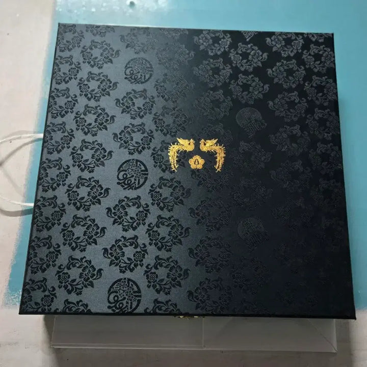 [BUNJANG] Cheongwadae Phoenix Pattern Plate - Lee Myung-bak Calligraphy - New / 청와대 봉황무늬 접시. 이명박 대통령 서예작품. 미사용 새상품