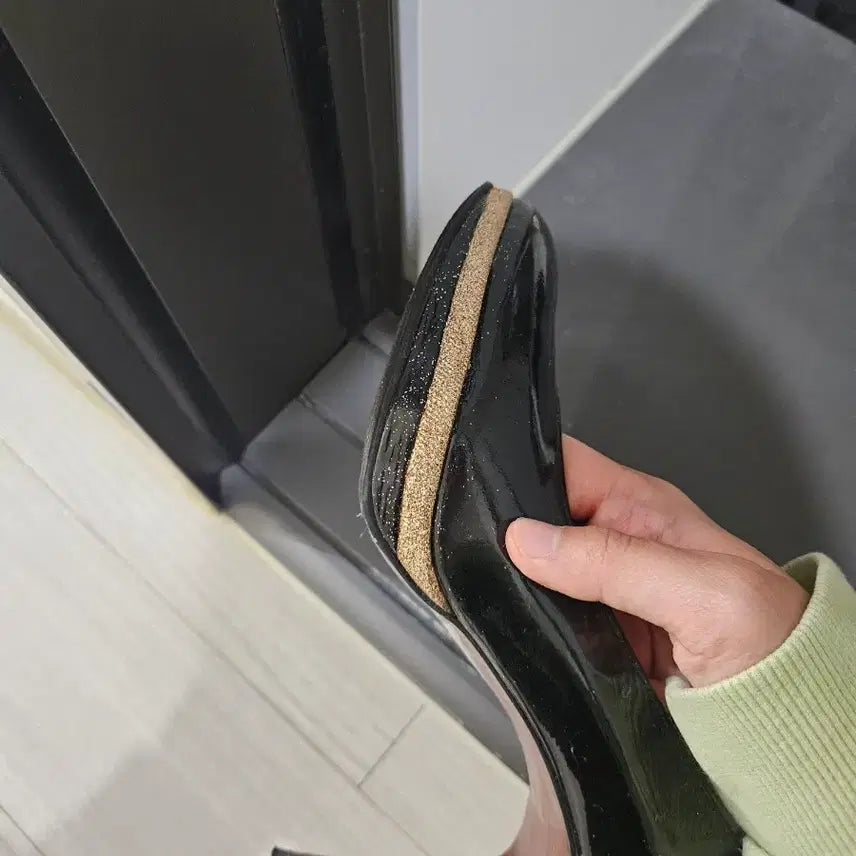 [BUNJANG] TANDY Black Enamel Gaboshi Heels / [탠디/TANDY] 블랙 에나멜 가보시 힐 235 (굽 9cm)