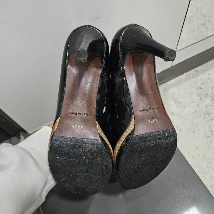 [BUNJANG] TANDY Black Enamel Gaboshi Heels / [탠디/TANDY] 블랙 에나멜 가보시 힐 235 (굽 9cm)