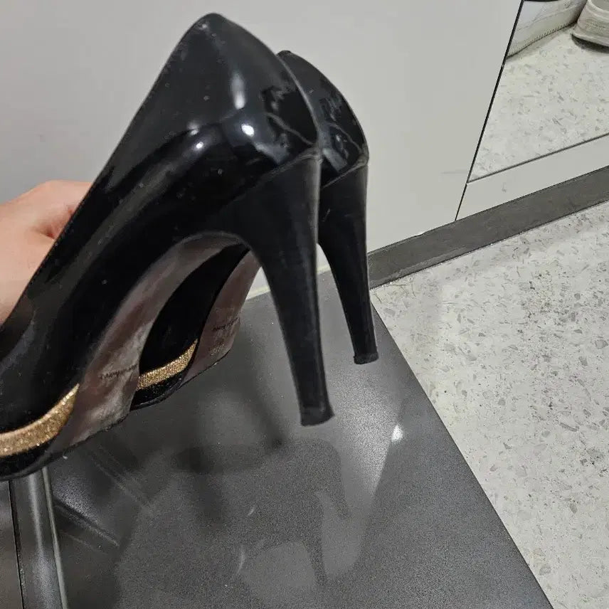 [BUNJANG] TANDY Black Enamel Gaboshi Heels / [탠디/TANDY] 블랙 에나멜 가보시 힐 235 (굽 9cm)