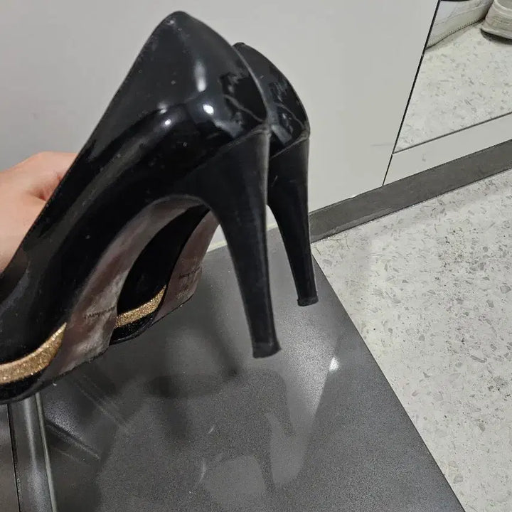 [BUNJANG] TANDY Black Enamel Gaboshi Heels / [탠디/TANDY] 블랙 에나멜 가보시 힐 235 (굽 9cm)