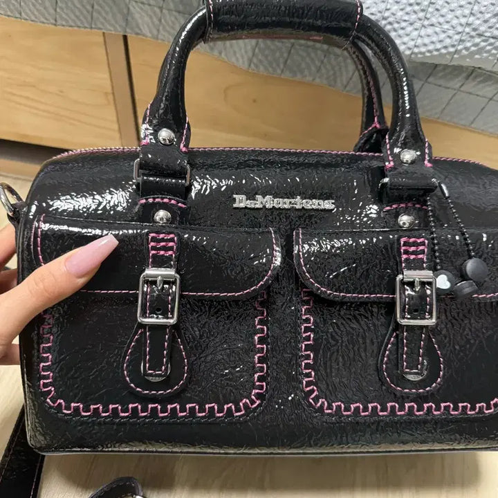 [BUNJANG] Dr. Martens Valentine Patent Leather Bag / 닥터마틴 발렌타인 가방 페이턴트 레더 블랙 에나멜