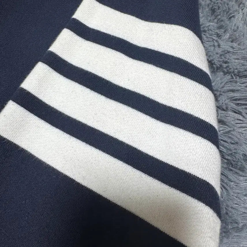 [SOLD OUT] [21-22년식/1]톰브라운 사선완장 맨투맨