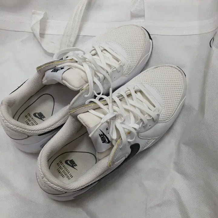 [BUNJANG] Nike Air Max Excee White Black CD4165-100 US 8 / 나이키 에어맥스 엑시 흰검 CD4165-100 260