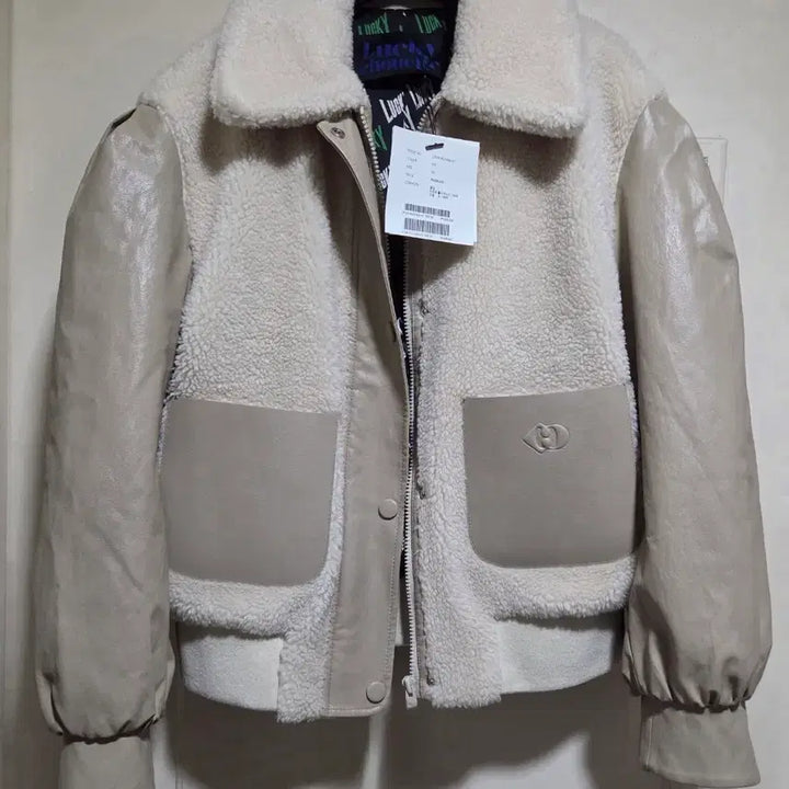 [SOLD OUT] 23년 럭키슈에뜨 무스탕 점퍼-새상품