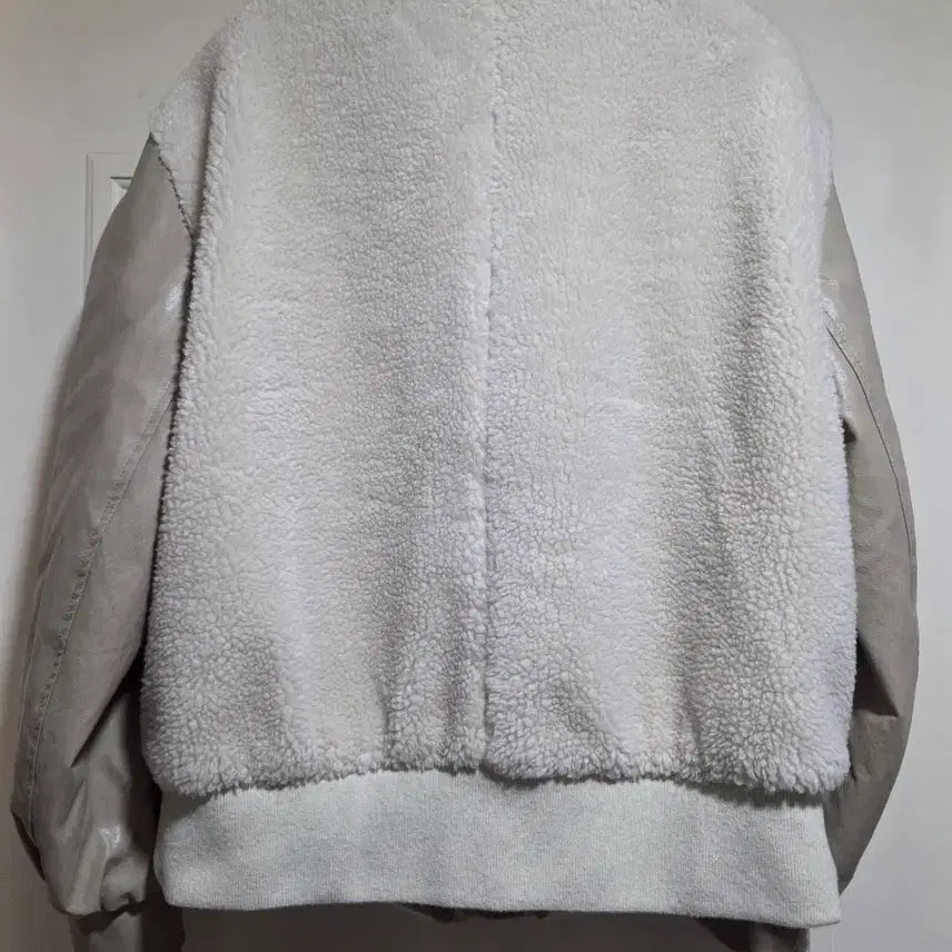 [SOLD OUT] 23년 럭키슈에뜨 무스탕 점퍼-새상품