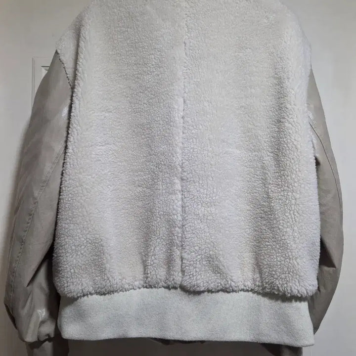 [SOLD OUT] 23년 럭키슈에뜨 무스탕 점퍼-새상품