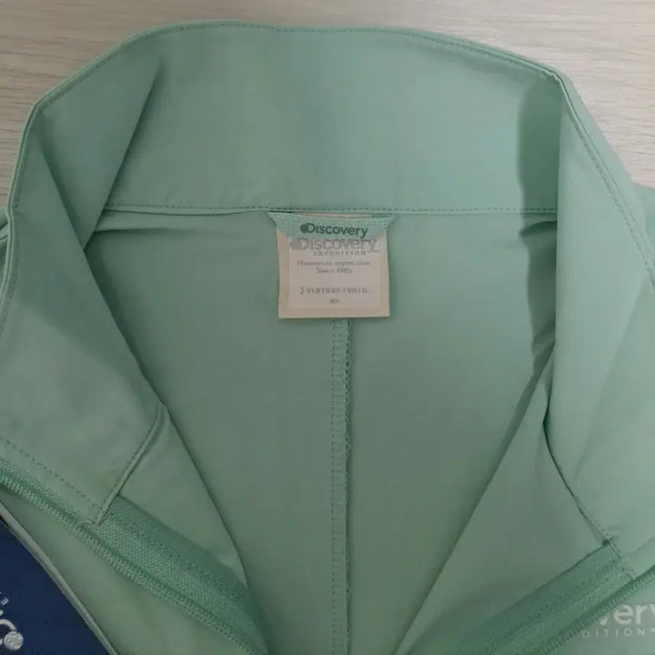 [SOLD OUT] [새상품_정품] 디스커버리 여성 세미크롭 바람막이 95