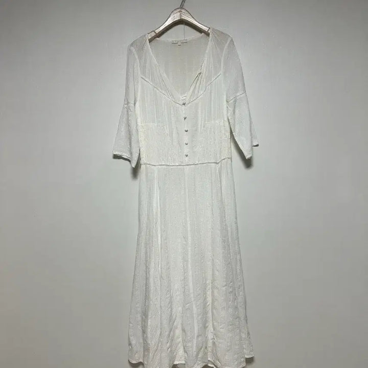 [BUNJANG] Maje White Embossed Cotton Maxi Dress / 마쥬 화이트 엠보 코튼 맥시 원피스