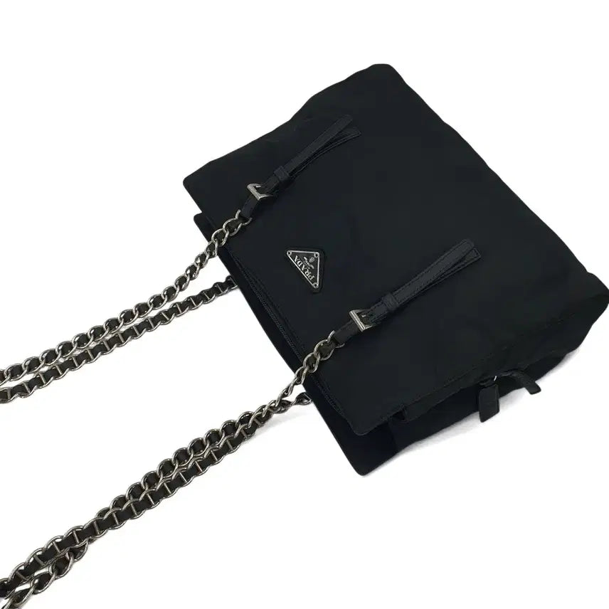 [SOLD OUT] 프라다 삼각로고 은장 체인 블랙 숄더백