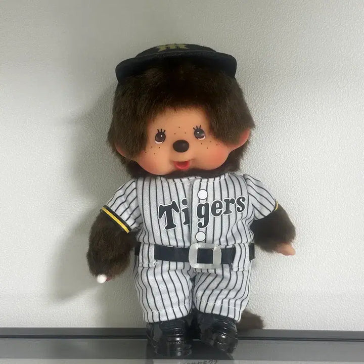 [BUNJANG] Monchhichi Hanshin Tigers Japan Limited Edition Plush Toy / 새상품 몬치치 한신 타이거즈 일본 한정판