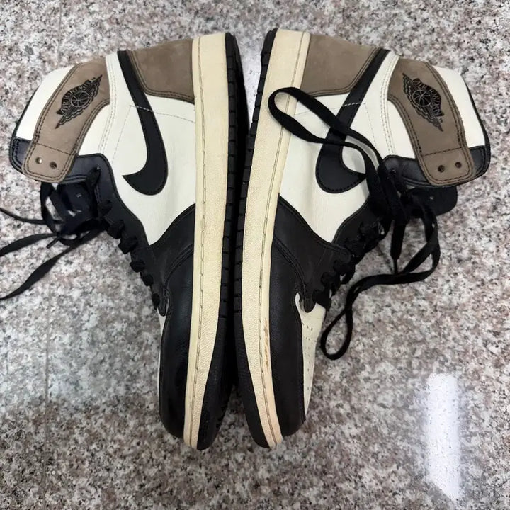[BUNJANG] Nike Jordan 1 Retro High OG Black Mocha 295 Sneakers / 조던 1 레트로 하이 OG 블랙모카 295