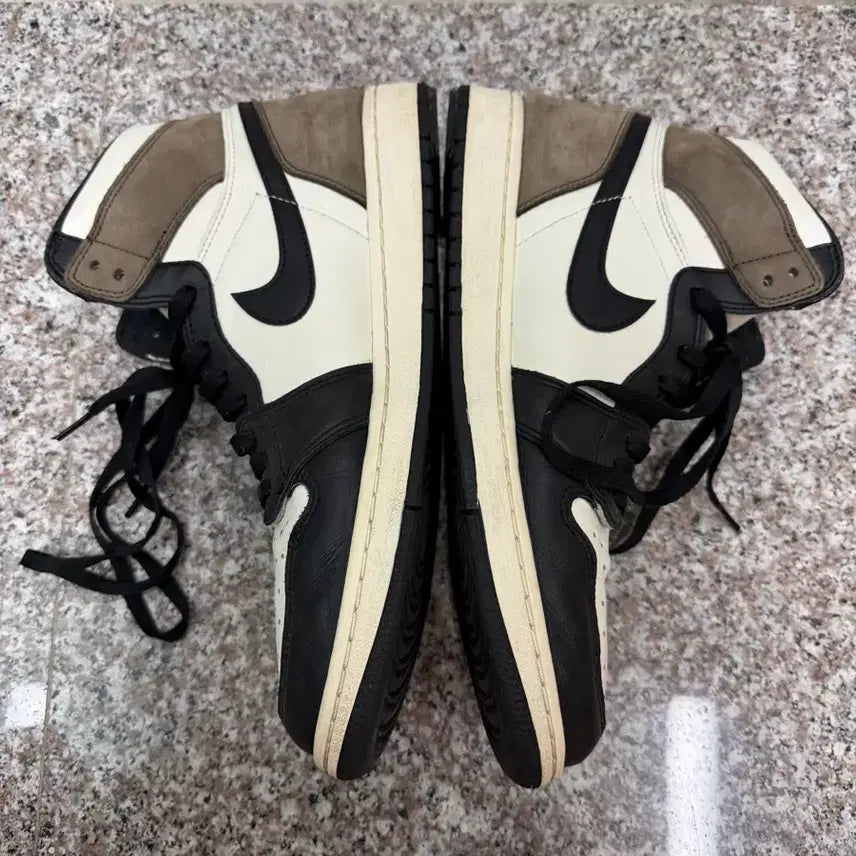 [BUNJANG] Nike Jordan 1 Retro High OG Black Mocha 295 Sneakers / 조던 1 레트로 하이 OG 블랙모카 295