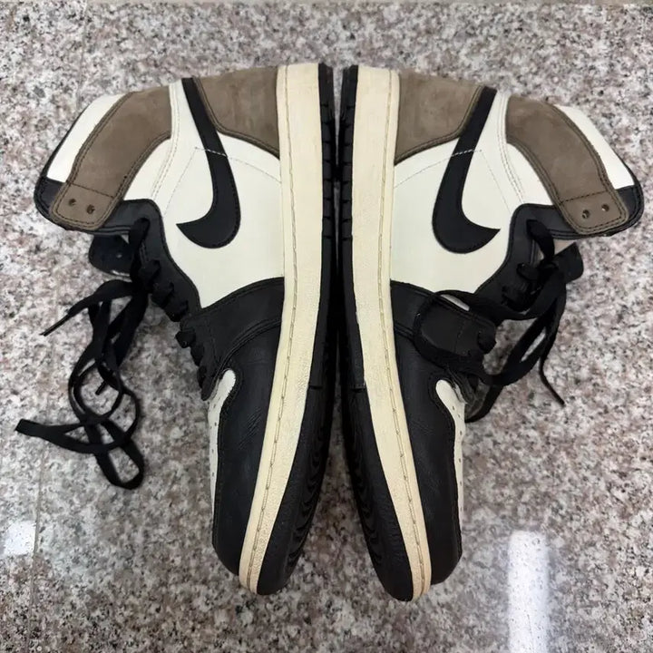 [BUNJANG] Nike Jordan 1 Retro High OG Black Mocha 295 Sneakers / 조던 1 레트로 하이 OG 블랙모카 295
