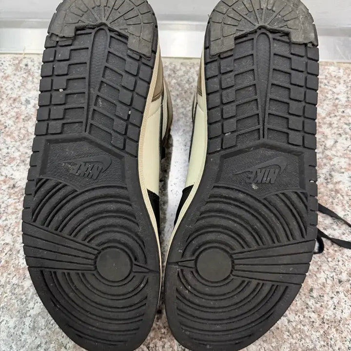 [BUNJANG] Nike Jordan 1 Retro High OG Black Mocha 295 Sneakers / 조던 1 레트로 하이 OG 블랙모카 295